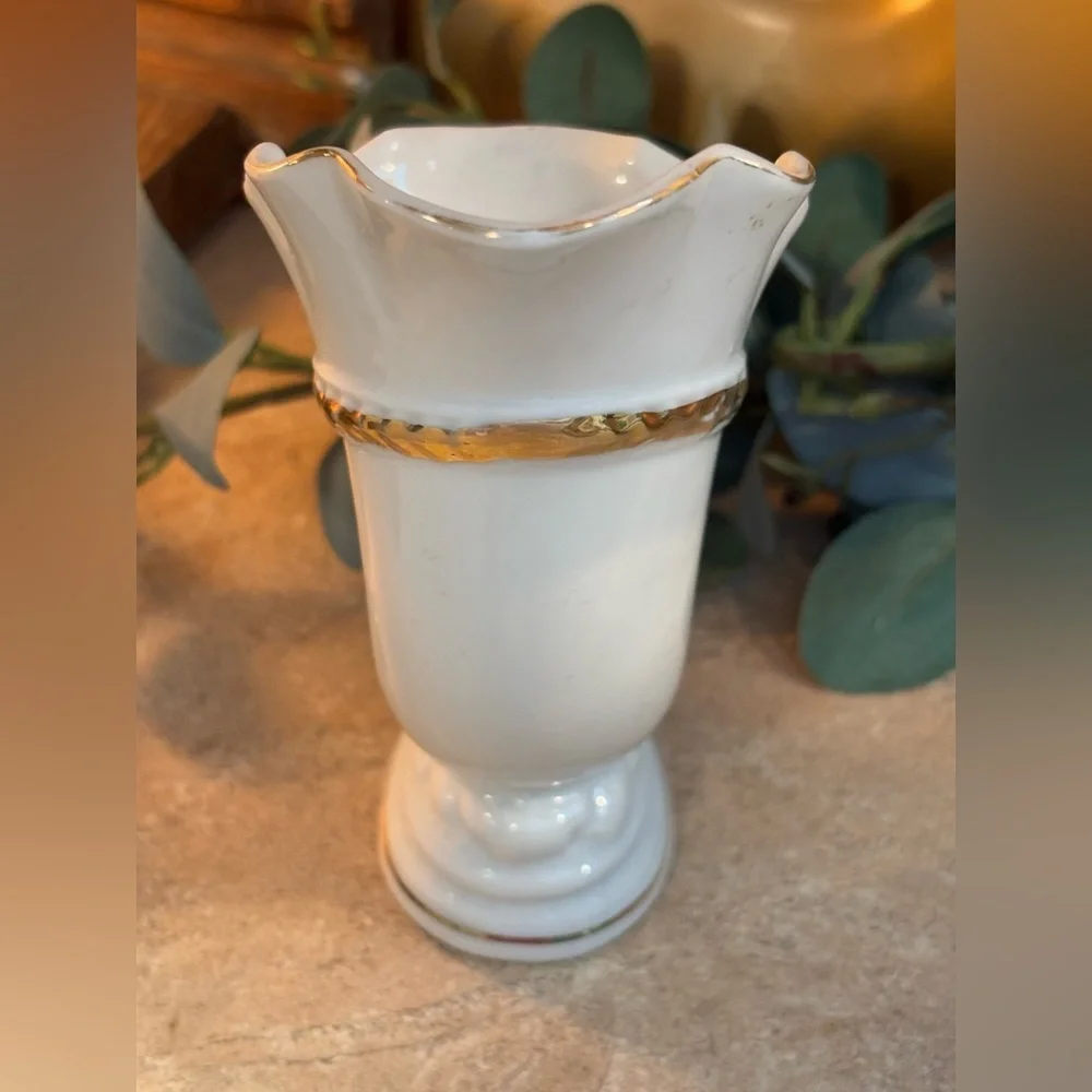 Gold Castle Vintage White Porcelain Cornucopia Horn Vase with Gold Accent Japan
